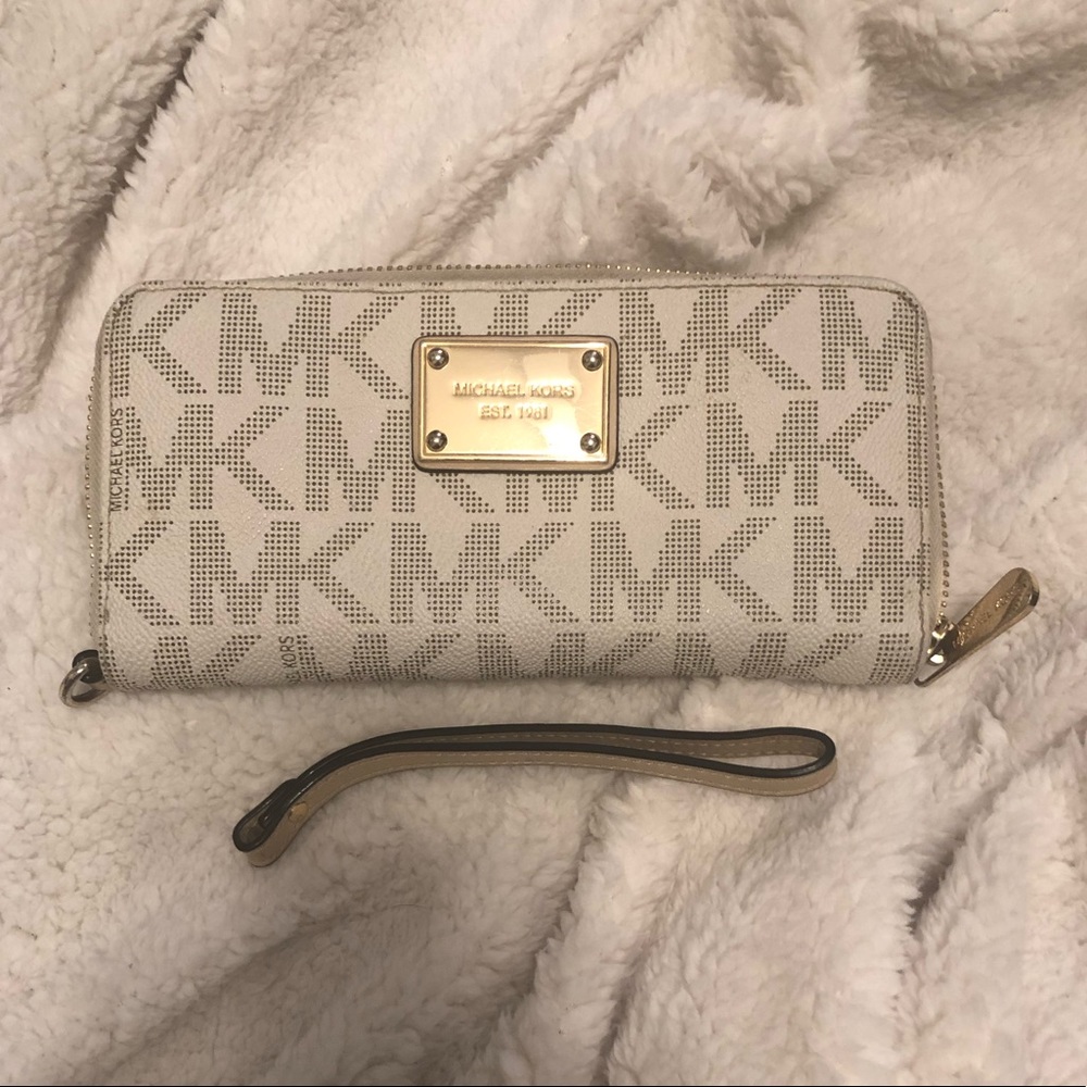 Large Michael Kors Jet Set large phone wristlet